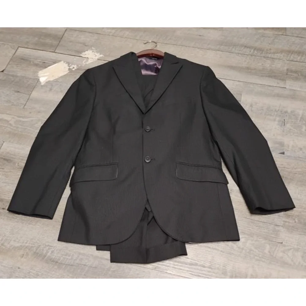 J. Ferrar Modern Fit Men’s 3-Piece Suit Jacket 38s & Pants 30x32 black Stripe JF
